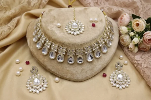 Navratana Kundan jewelry set