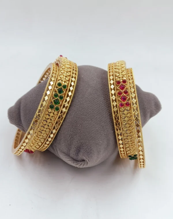 SIX PIECE BANGLES SET